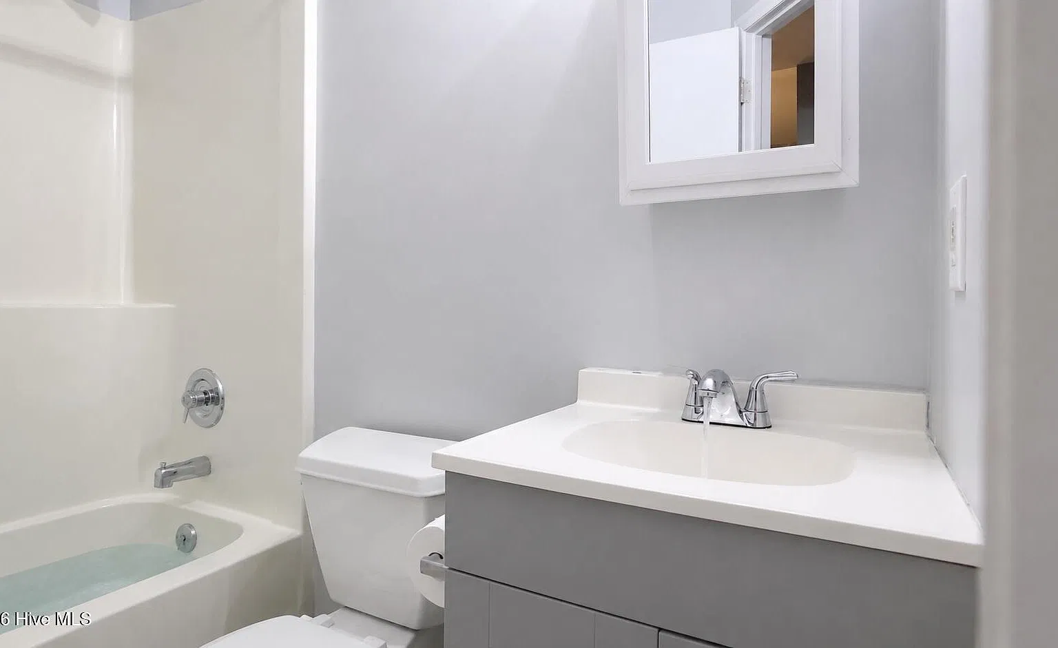 2 bed, 2.0 bath, 910 sqft, $1,400 — Photo 2