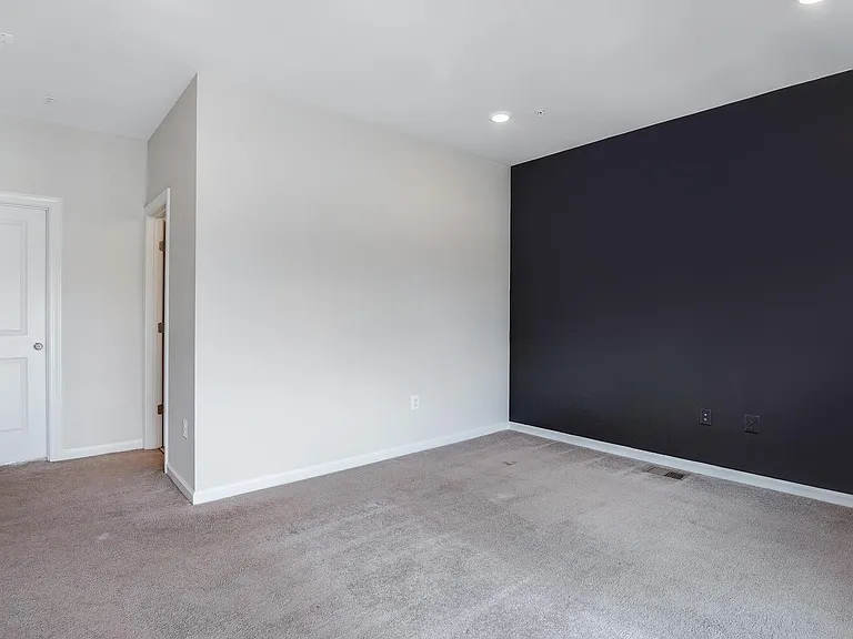 4725 Cherokee St — Photo 39