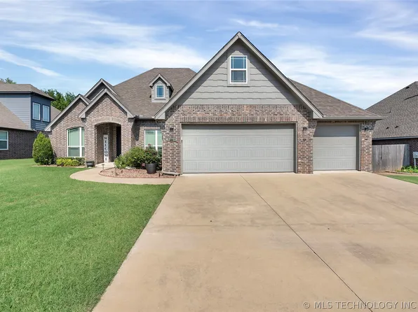 3915 S 15th Pl, Broken Arrow, OK 74011
