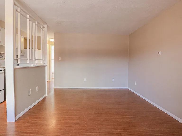 Topaz Apartments — Photo 45