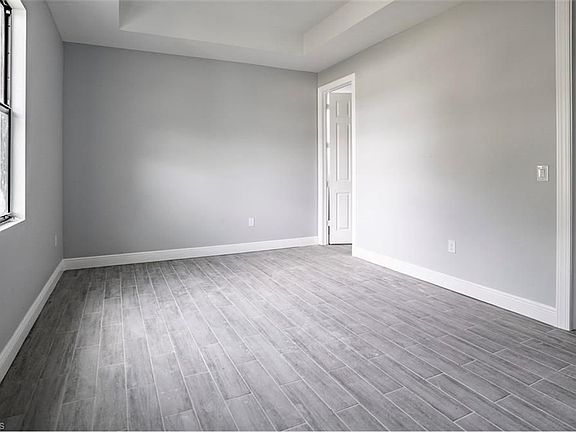 5th image of 129 Ivan Ave S