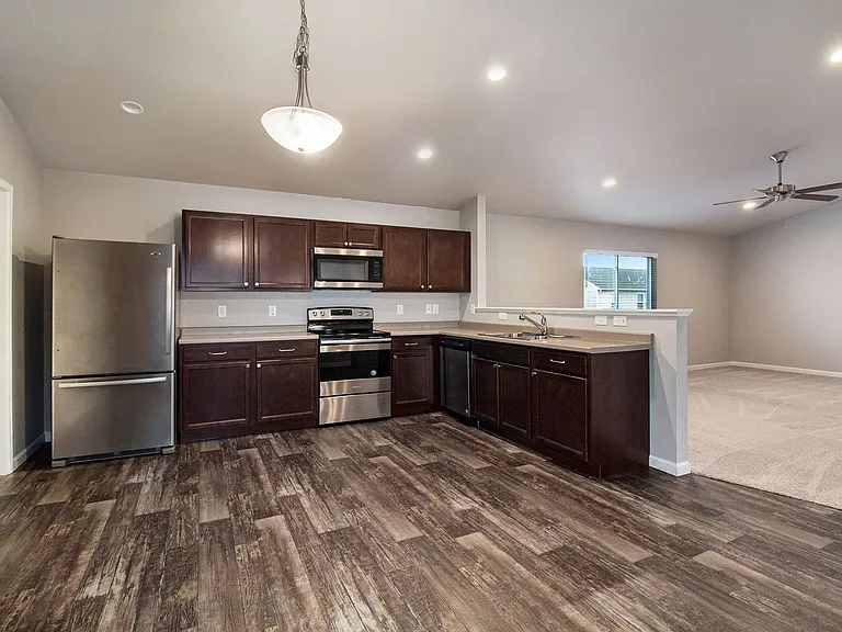 372 White Pine Ct — Photo 5
