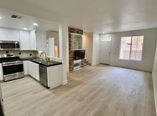 25548 Schubert Cir APT B, Stevenson Ranch, CA 91381