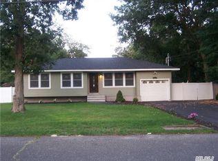 1024 Martinstein Ave, Bay Shore, NY 11706