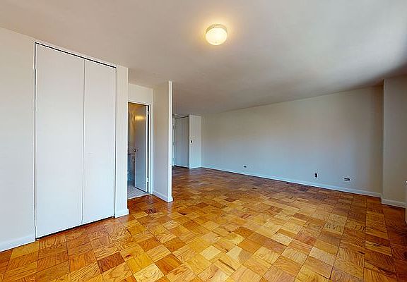 3rd image of 1470 1st Ave APT 8D