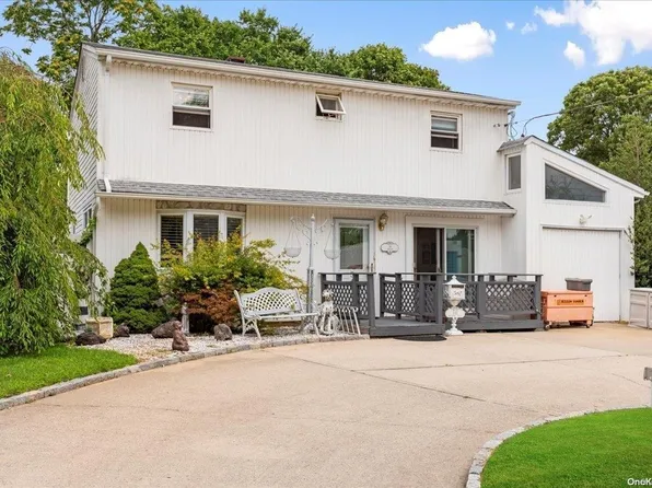541 Bellmore Street, West Islip, NY 11795