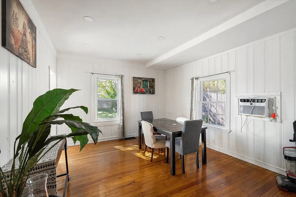3 bed, 1186 sqft, $3,400 — Photo 3