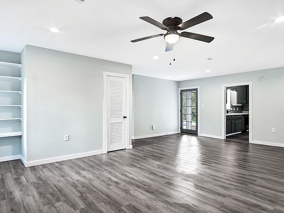 4th image of 14 Bayou Woods Ct