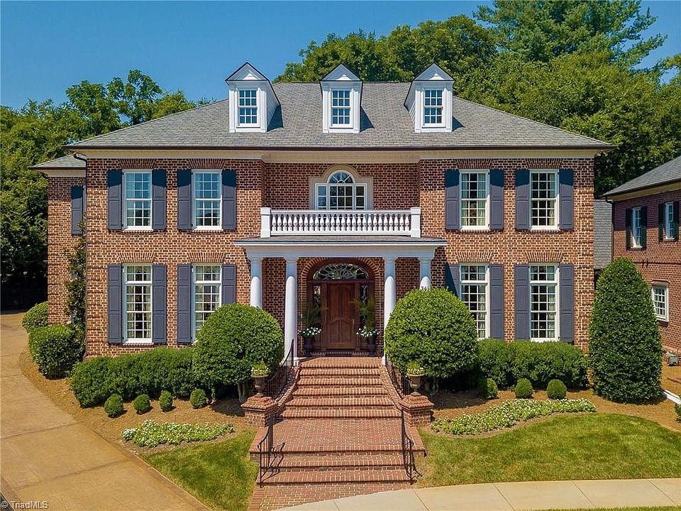 2nd image of 2936 Reynolds Sq