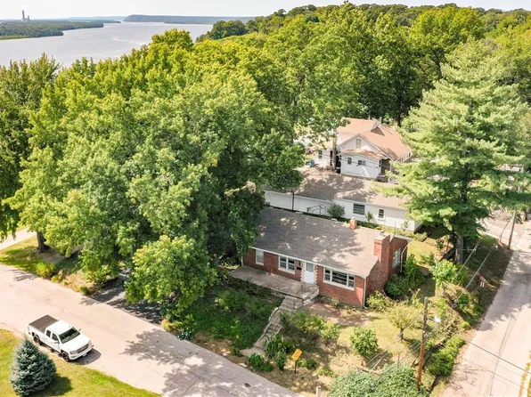 700 Division St, Alton, IL 62002