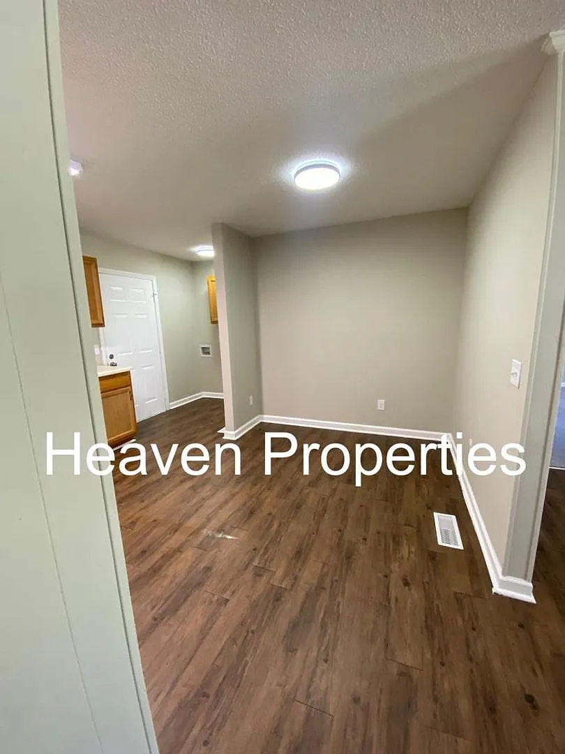 511 Dixie St — Photo 4