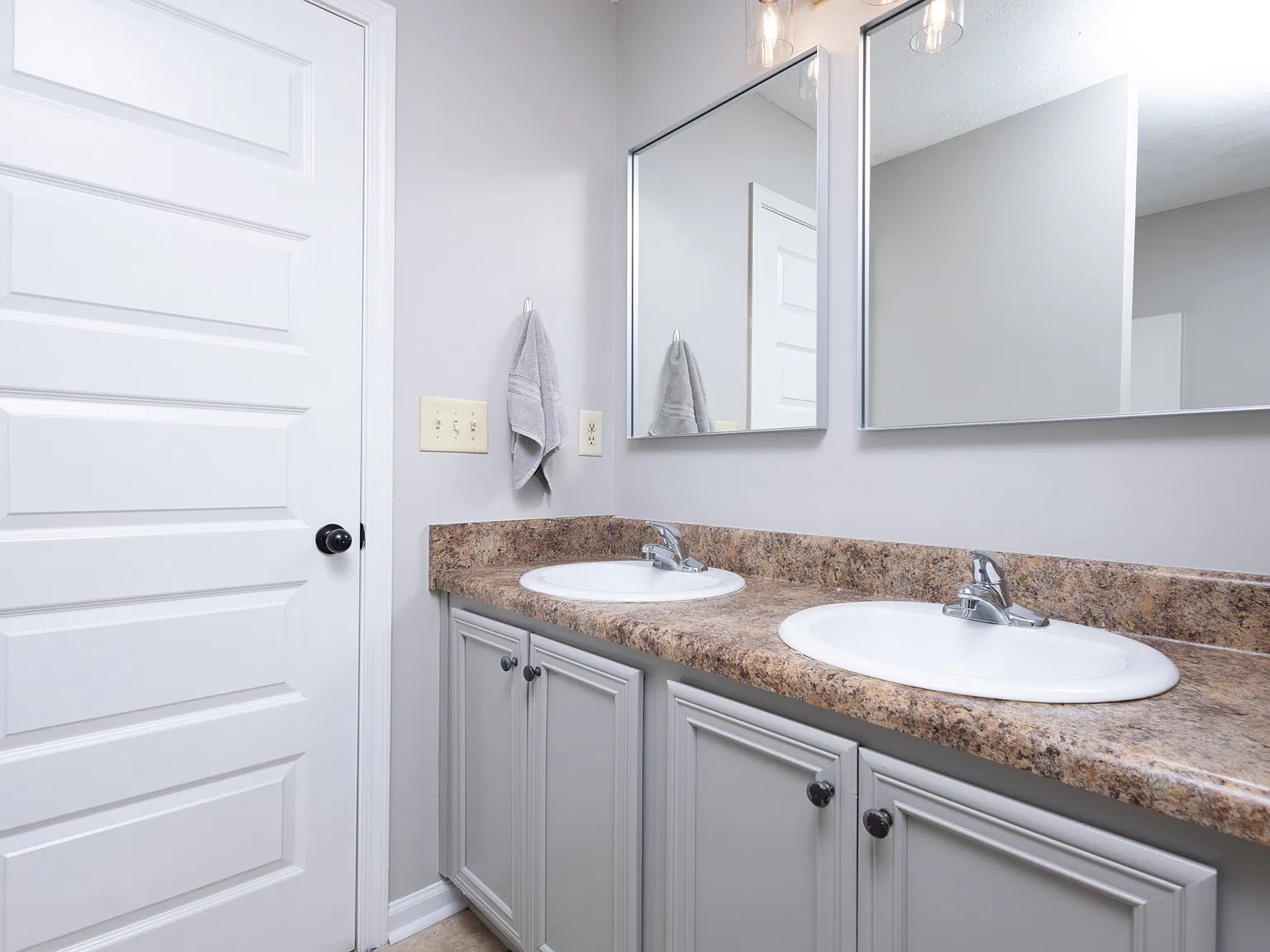 729 Williams Ave — Photo 4