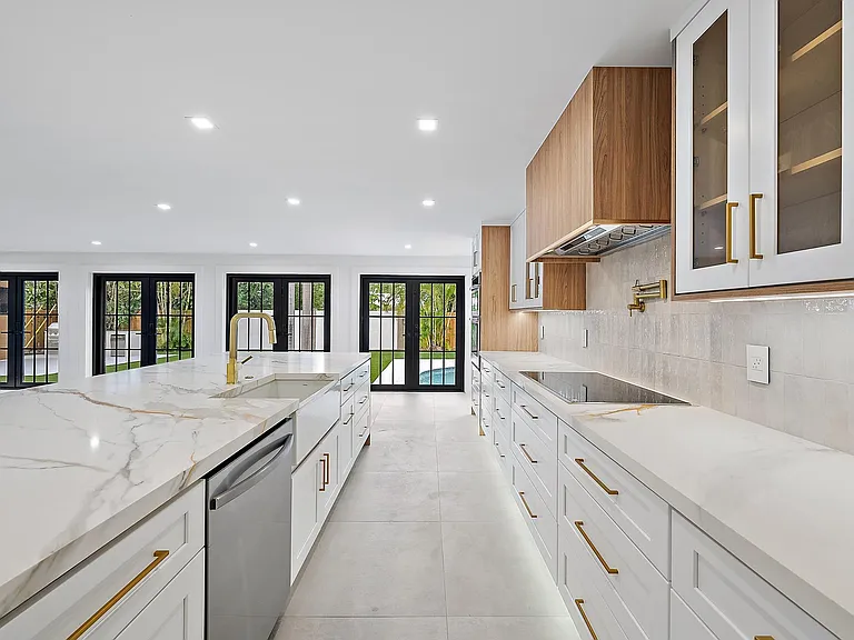391 W Riverside Dr — Photo 31