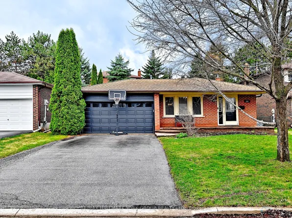 262 Plymouth Trl, Newmarket, ON L3Y 6G7