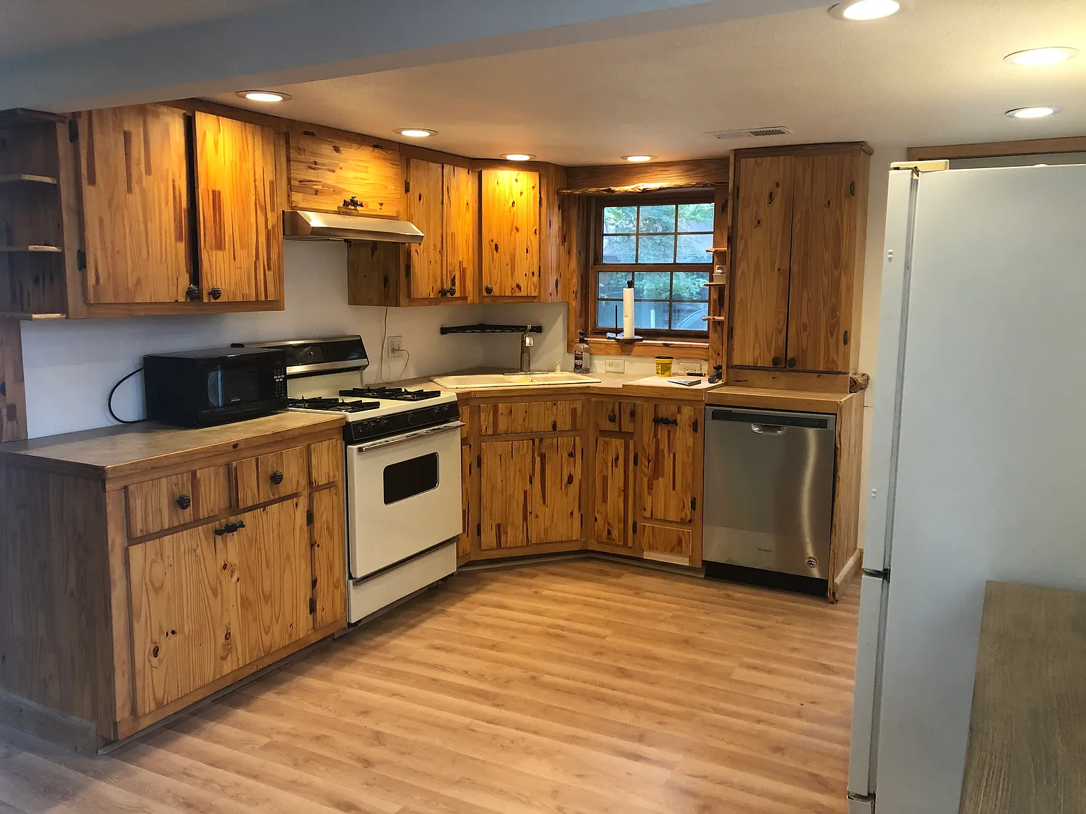 2 bed, 900 sqft, $1,795 — Photo 3
