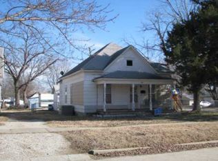 902 N Garfield Ave, Chanute, KS 66720