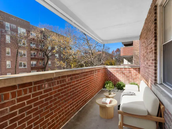 915 East 17th Street image 3 of 10