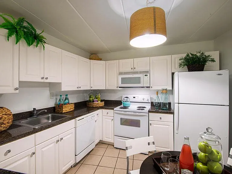 Claremont Towers — Photo 10