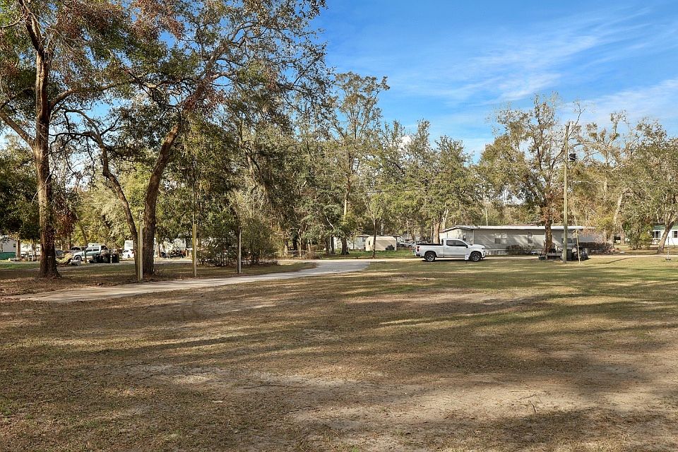 2nd image of 178 SW Hobby Pl