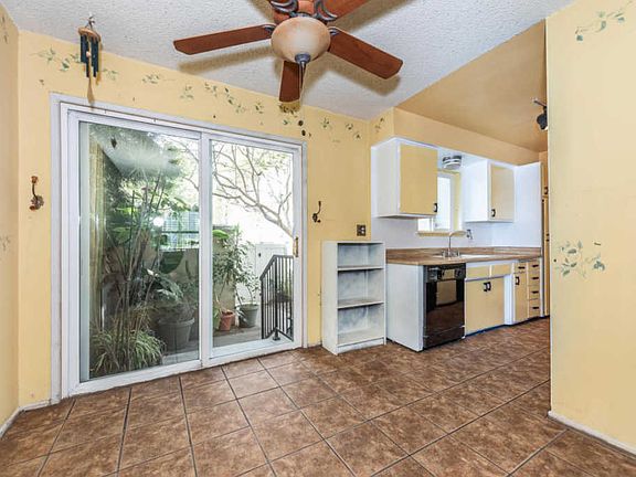 5th image of 11138 Aqua Vista St APT 6