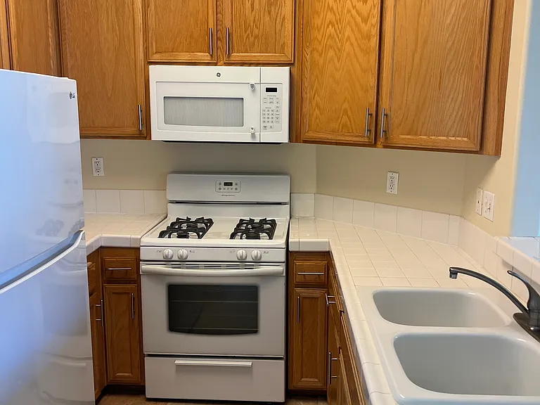 6901 Laurel Canyon Blvd #211 — Photo 4