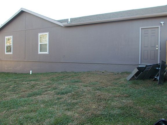 3rd image of 3750 SE Lakewood St