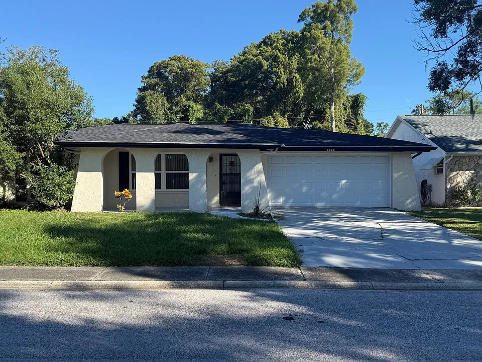 7721 Cayuga Dr