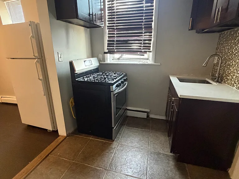 89-91 E 25th St #8 — Photo 1