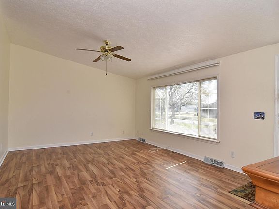 5th image of 124 Prince Georges Dr