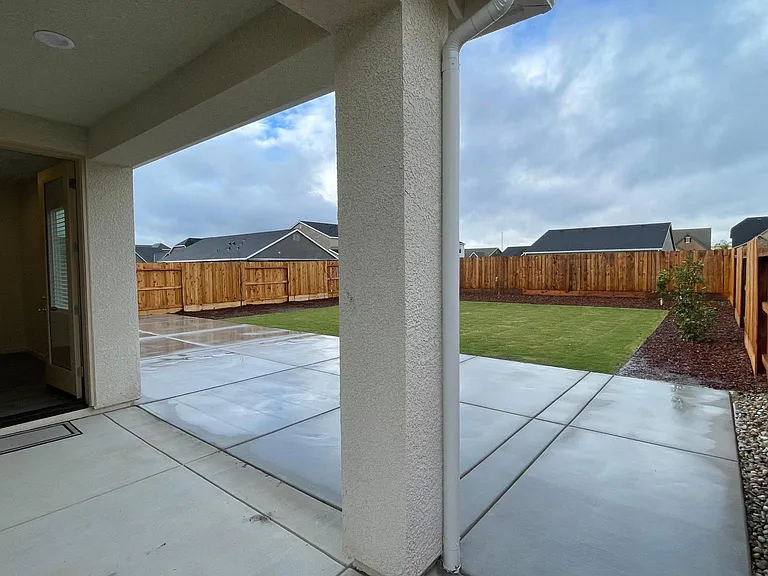 2100 Descanso Ave — Photo 34