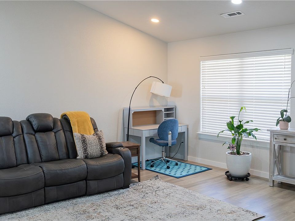 1st image of 2593 Sebright Ave