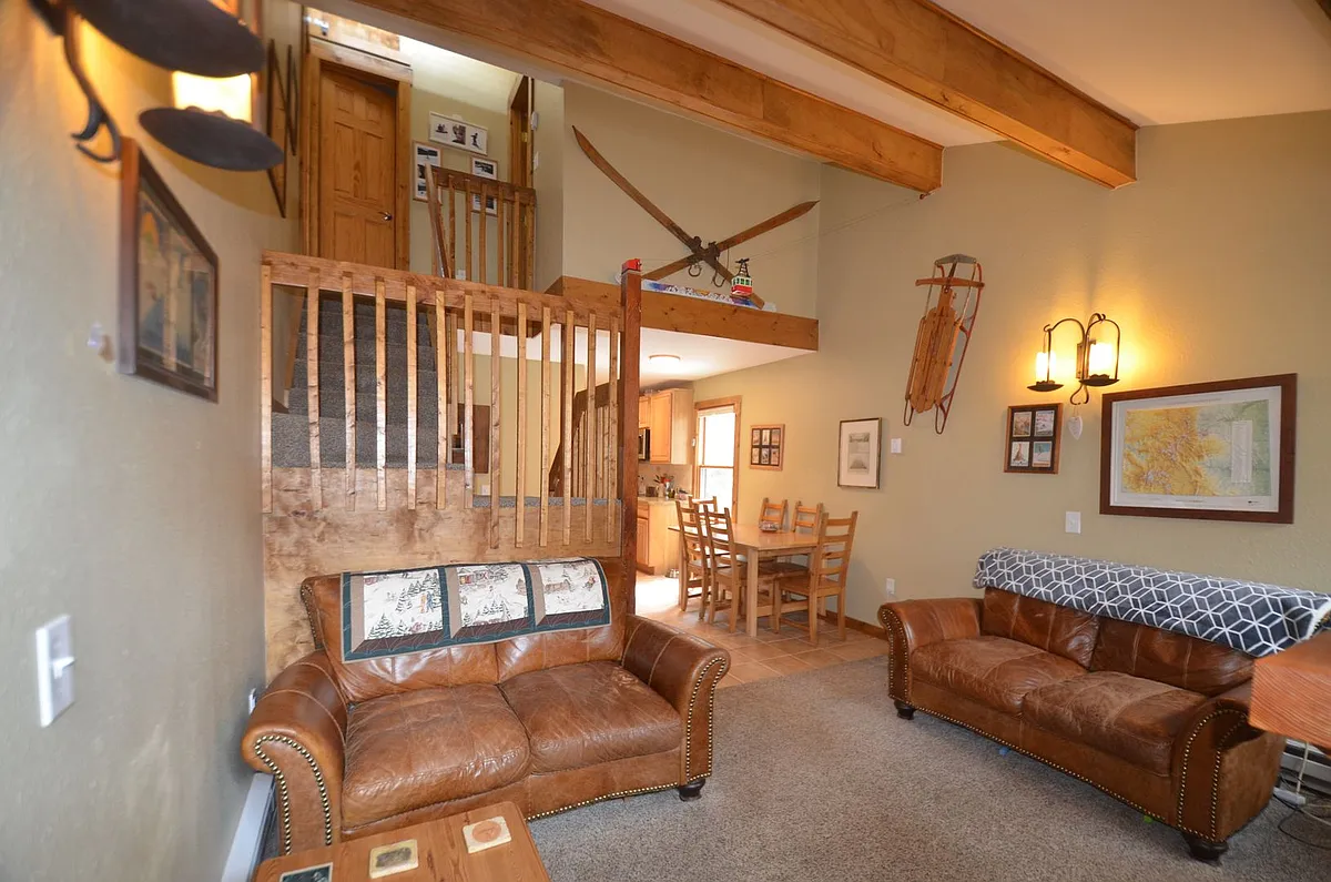 Building Photo - 205 Primrose Path #11