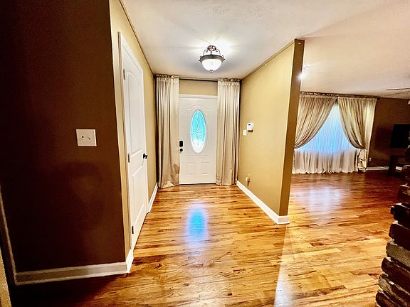 4th image of 3857 W University Ave
