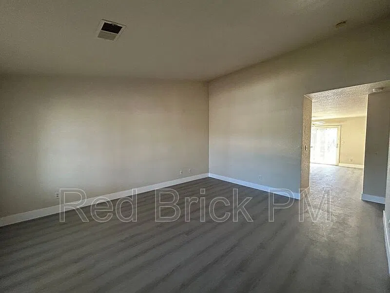 3 bed, 2.0 bath, 1250 sqft, $1,895 — Photo 2
