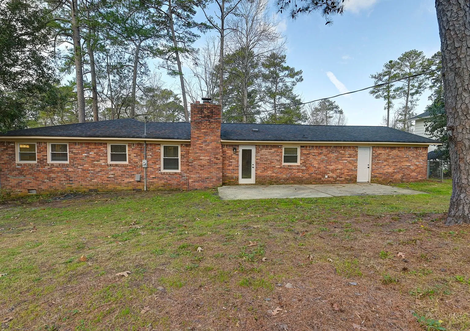Discover the charm of this beautifully renovated brick ranch! — Photo 2