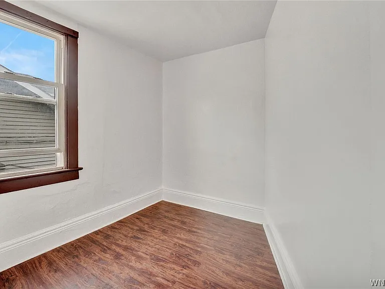 214 Ludington St — Photo 9