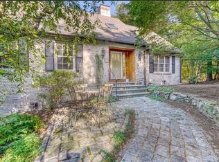 10 Lorraine Cir, Newton, MA 02468