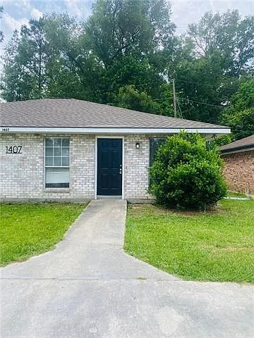 1407 Hooks Dr #B