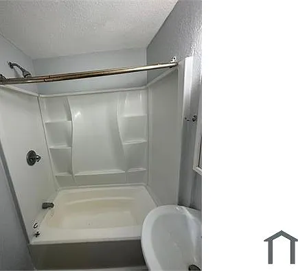 3 bed, 944 sqft, $1,250 — Photo 2