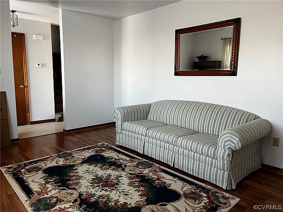 4th image of 220 Pleasant Dr