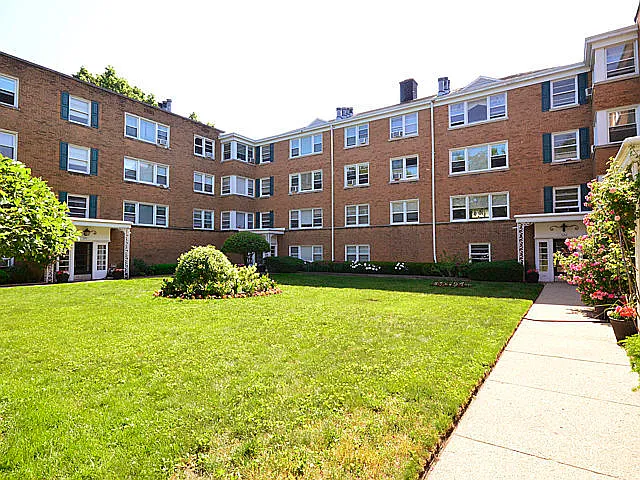 526 Michigan Ave APT 3N photo 1
