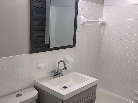 4th image of 639 23rd Ave NE APT 2