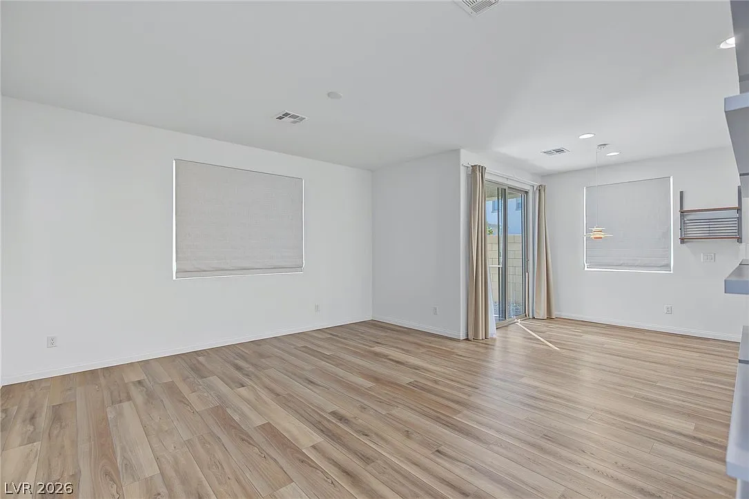3 bed, 2.5 bath, 1897 sqft, $2,600 — Photo 3