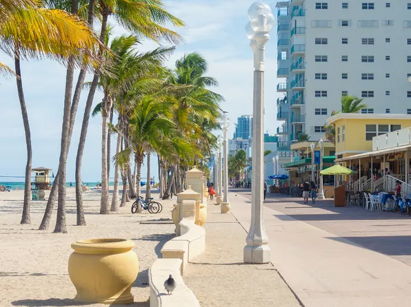 2324 Van Buren St APT 203, Hollywood, FL 33020