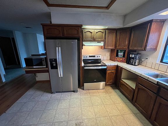 Home 1 kitchen, new applianc