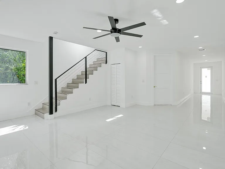 1213 W Las Olas Blvd — Photo 3