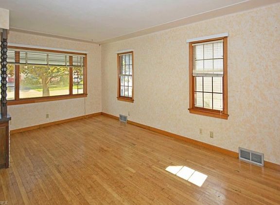 3rd image of 239 Boston Ave