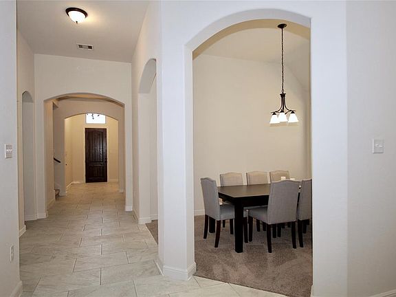 Step inside this immaculate home that feels like new! It includes neutral colors, rounded doorways, tile floors and plush carpet for an ideal floor plan.