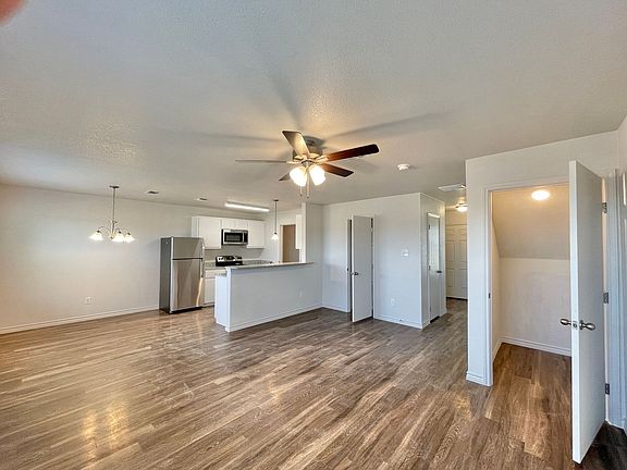 5th image of 1708 Castroville Trl
