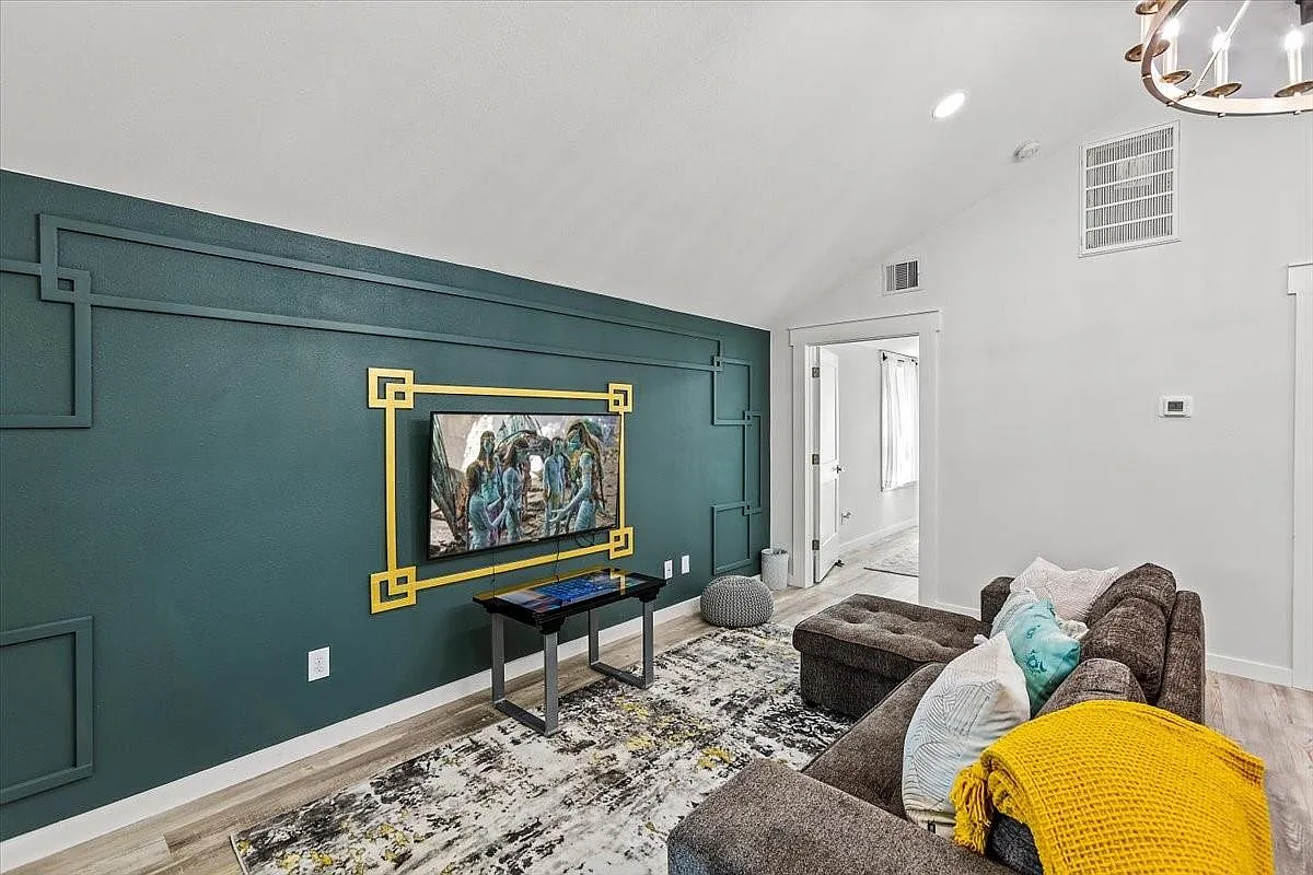 2 bed, 2.0 bath, 850 sqft, $2,500 — Photo 2